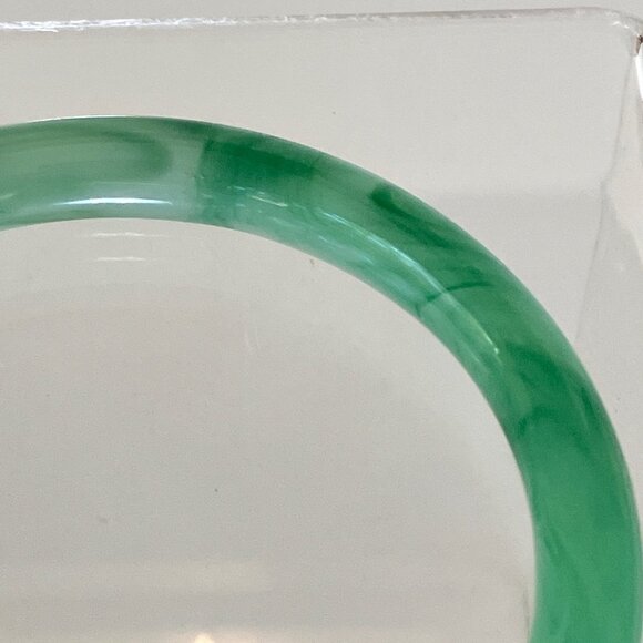 Vintage Small Jade Bangle Bracelet - Picture 7 of 13